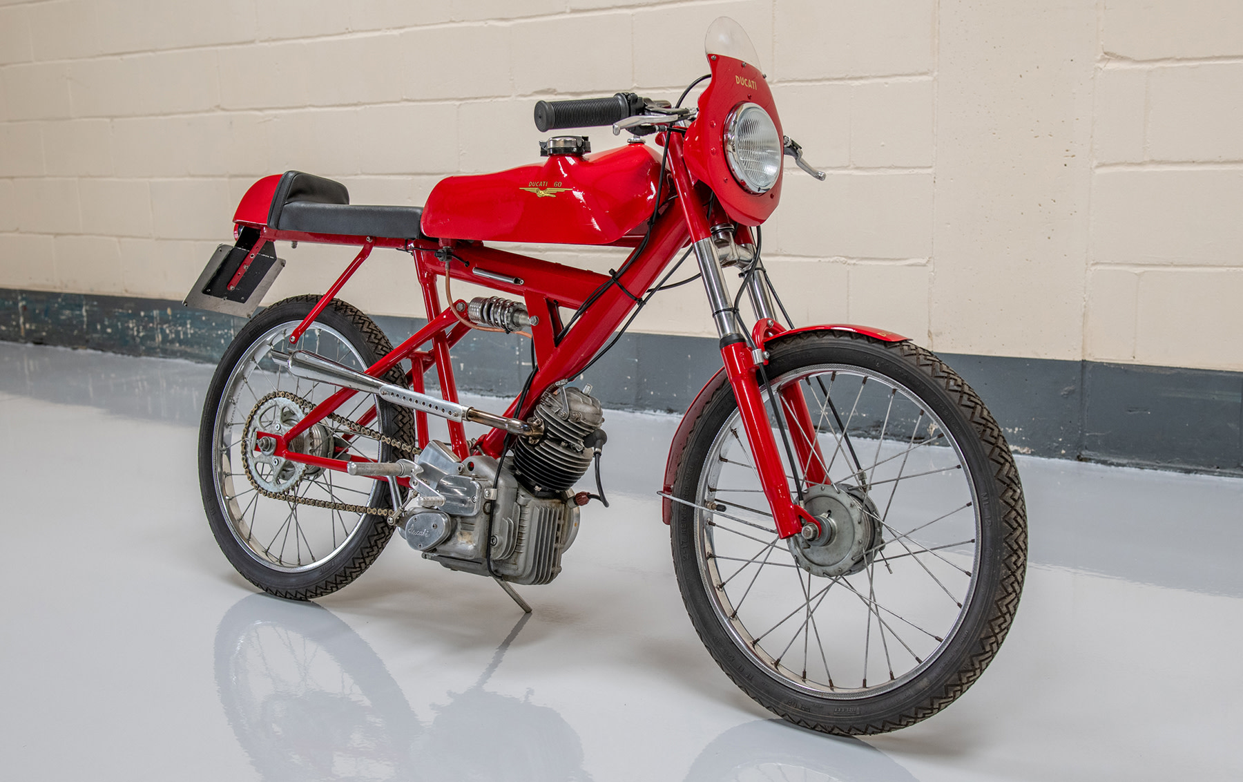 Small displacement outlet cafe racer